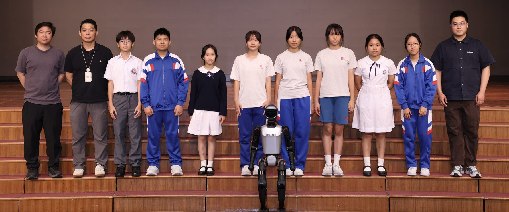 PCMS-HRG students, coaches and robot