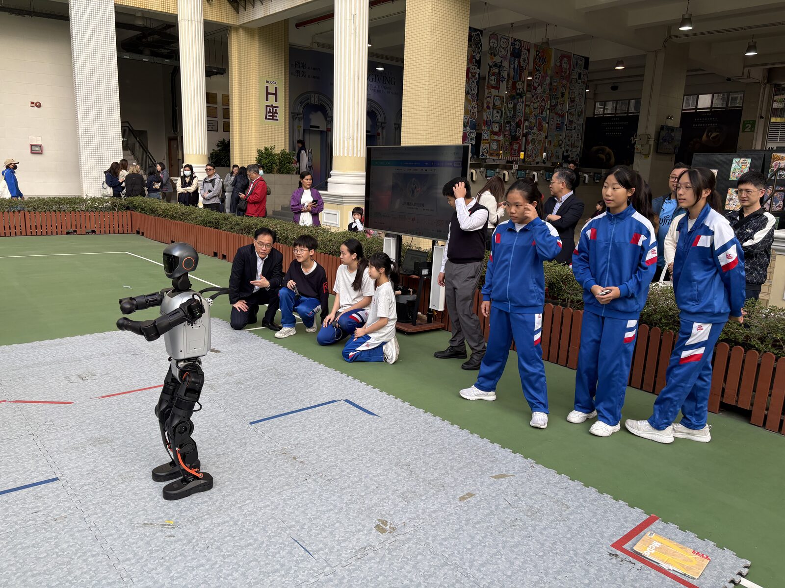 Explaining the robot's movements and capabilities